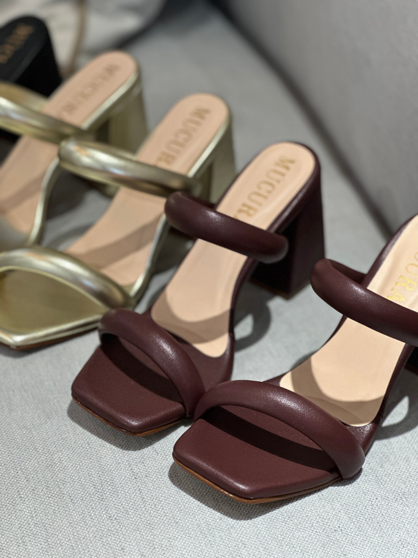 TACONES SANTORINI EN VINOTINTO