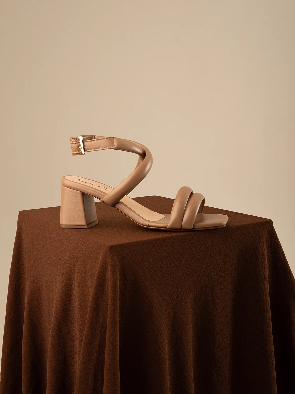 TYPICA EN TAUPE