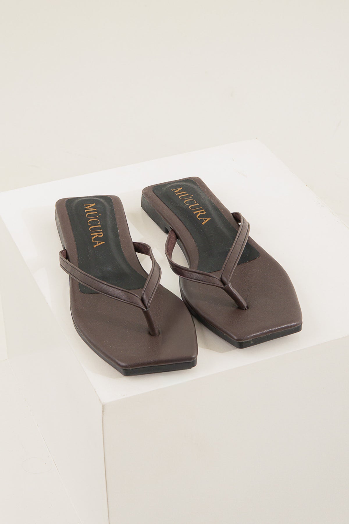 CATURRA EN CHOCOLATE SANDALIA