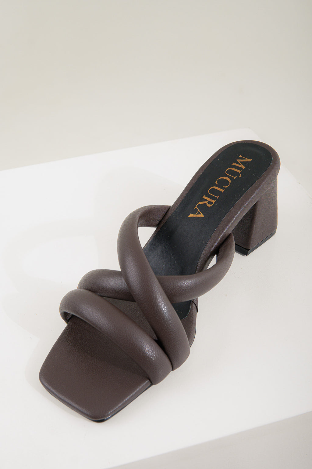 SENDA EN CHOCOLATE TACON