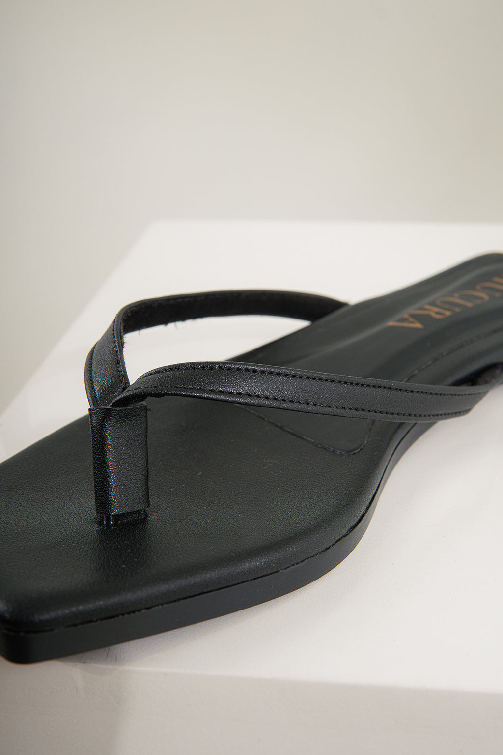 CATURRA EN NEGRO SANDALIA
