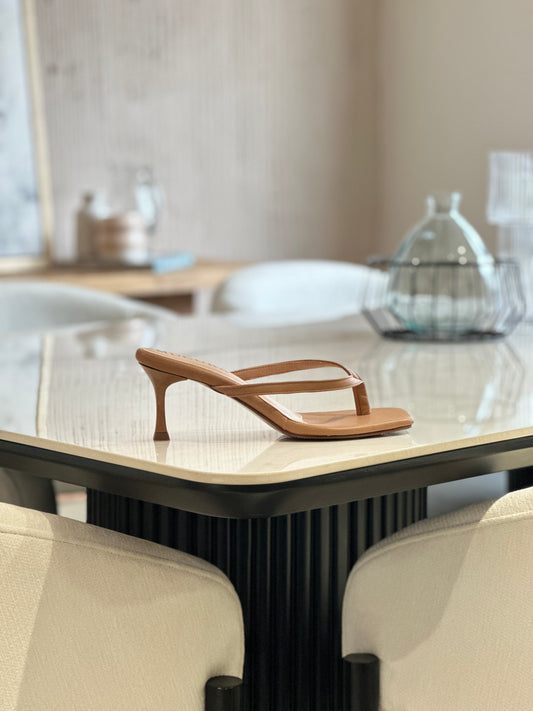 TACONES CAPRI EN AMARETTO